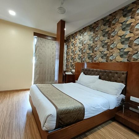 Hotel Arton Regency Near Terminal 2 Airport Bombaj Zewnętrze zdjęcie