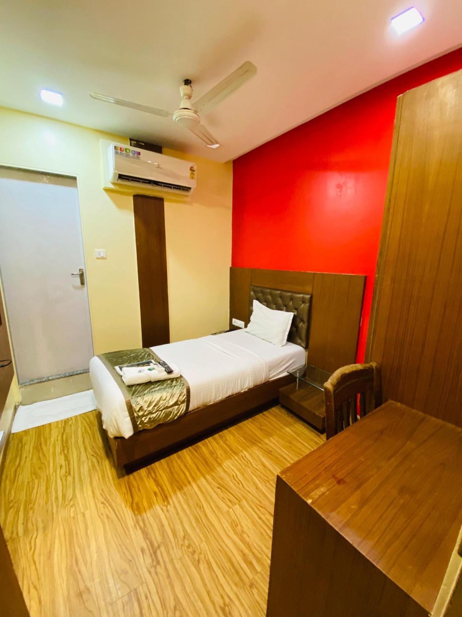 Hotel Arton Regency Near Terminal 2 Airport Bombaj Zewnętrze zdjęcie